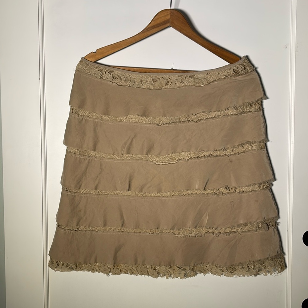 Anthropologie Ruth brand skirt size 12

Beige - silk and lace